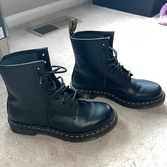 Dr. Martens 1460 Smooth Black Leather Combat Boot Women’s Size 9 - Picture 4 of 8